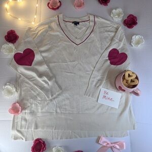 Studio Park x Amy Stran Heart Elbow Patch V-Neck
Sweater Ivory 3X